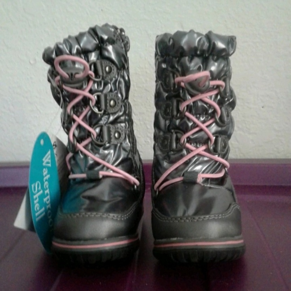 NWT toddler snow boots